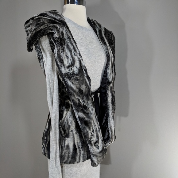 NWOT TAHARI Faux Fur Vest Cinch Waist Black Gray Chinchilla Size Small - Picture 3 of 8